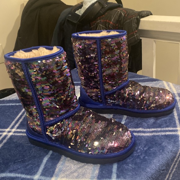 Uggs Metalic Blue Sequin Short Shearling Boots Sz 6 - Picture 15 of 15